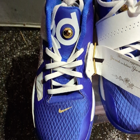 Nike Sz 14 Men Kyrie Royal Blue and White Mid Top Basketba Sneakers